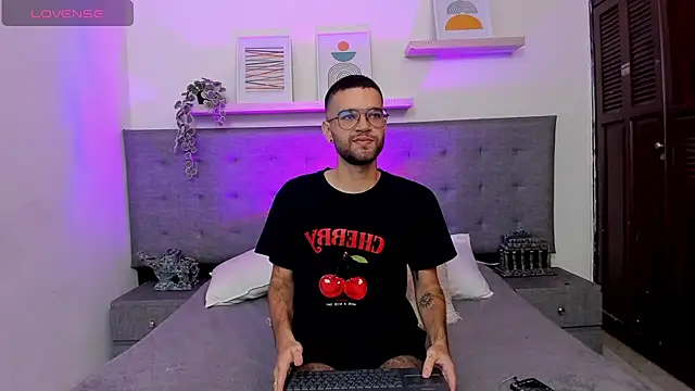 elliot flame online show from June 22, 4:44 pm