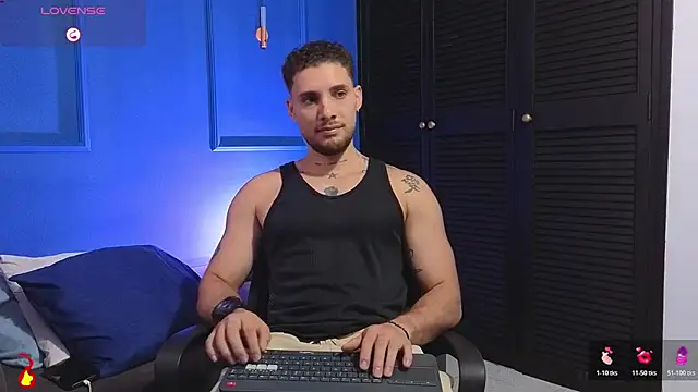 Kiing 001 online show from July 9, 8:23 pm