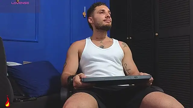 Kiing 001 online show from July 6, 7:27 pm