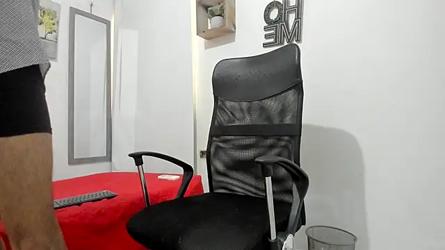 Derekt Shaw online show from July 7, 1:59 pm