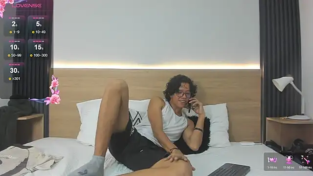 Travis black  online show from July 9, 1:54 am