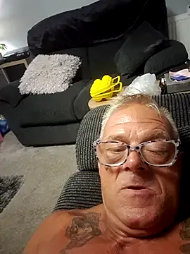 gymrat61 online show from August 1, 1:15 am