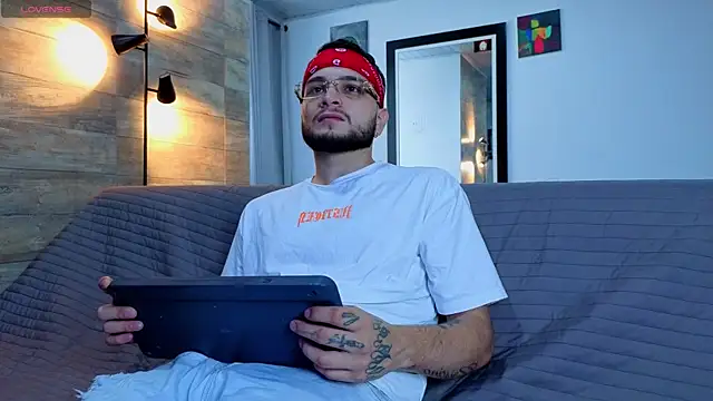 AngeloSaavage online show from August 6, 1:28 pm