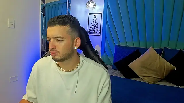Logan WolfJS online show from August 5, 10:37 pm