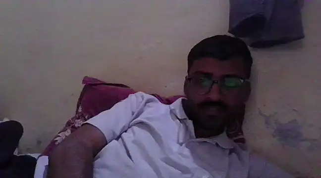 Snapshot of krishna8035 chatting on February 18, 8:27 am krishna8035 online show from February 18, 8:27 am