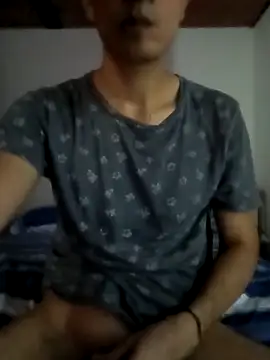 holaimboy16 online show from April 12, 8:10 pm