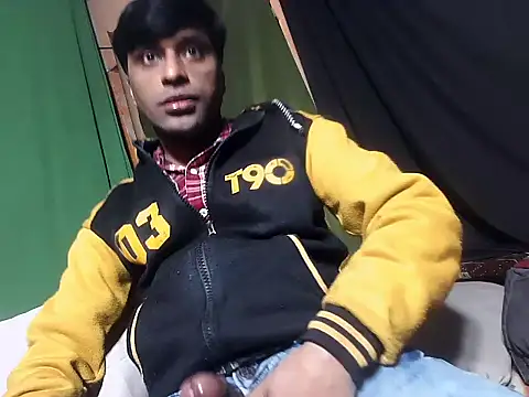 Snapshot of desiboy1101 chatting on December 10, 3:30 am desiboy1101 online show from December 10, 3:30 am