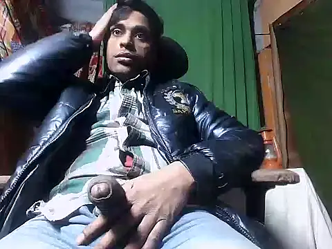 Snapshot of desiboy1101 chatting on January 15, 12:25 pm desiboy1101 online show from January 15, 12:25 pm