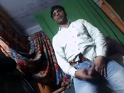 Snapshot of desiboy1101 chatting on January 25, 1:08 pm desiboy1101 online show from January 25, 1:08 pm