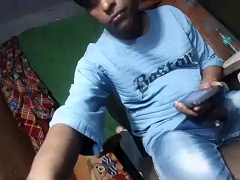 Snapshot of desiboy1101 chatting on October 27, 1:35 pm desiboy1101 online show from October 27, 1:35 pm