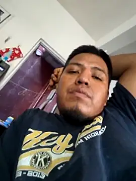 juliopantoja online show from May 1, 12:04 am