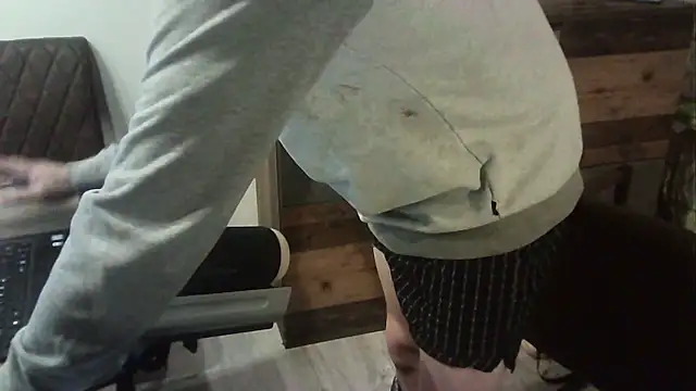 Snapshot of ShyGuyWannaTry chatting on October 5, 11:09 pm ShyGuyWannaTry online show from October 5, 11:09 pm