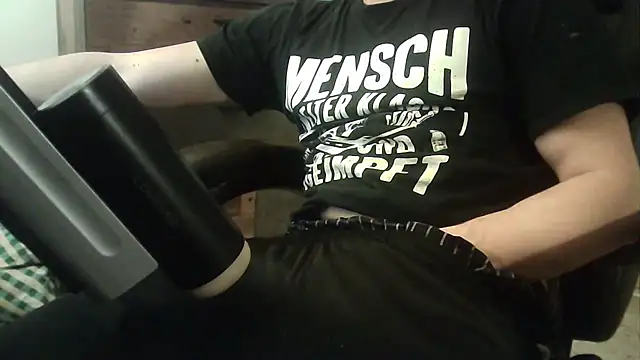 Snapshot of ShyGuyWannaTry chatting on October 7, 11:42 pm ShyGuyWannaTry online show from October 7, 11:42 pm