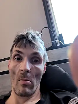 blazeyoung619 online show from April 24, 1:19 am