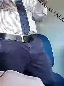 Snapshot of Business_dickkk chatting on December 17, 3:17 pm Business dickkk online show from December 17, 3:17 pm