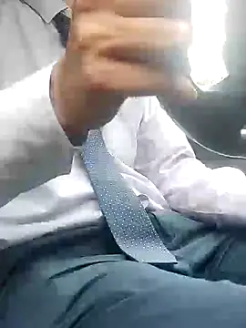 Snapshot of Business_dickkk chatting on December 13, 4:16 pm Business dickkk online show from December 13, 4:16 pm