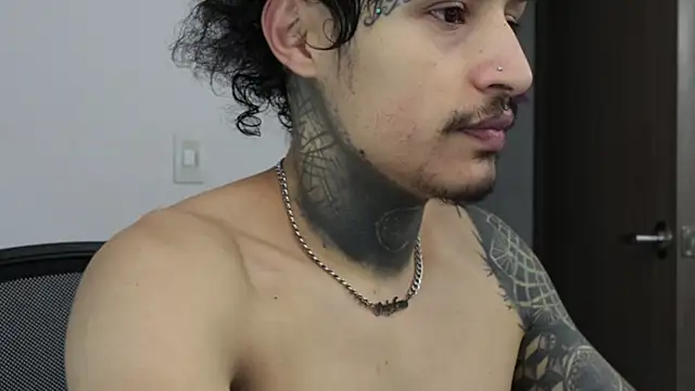 trieone online show from February 28, 12:20 am