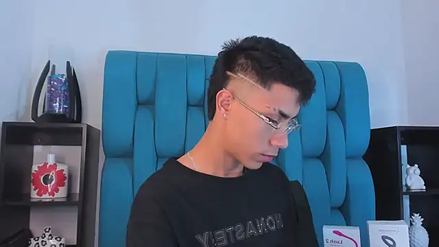 AlanNaughty online show from December 27, 8:07 pm