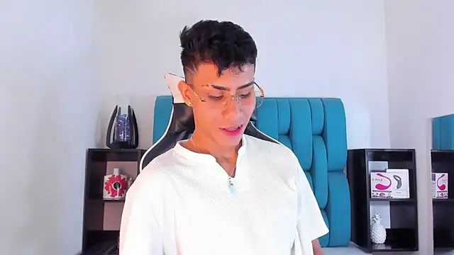 AlanNaughty online show from January 22, 9:00 pm