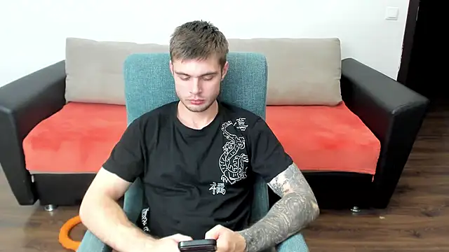 maks wolfis online show from December 4, 7:01 pm