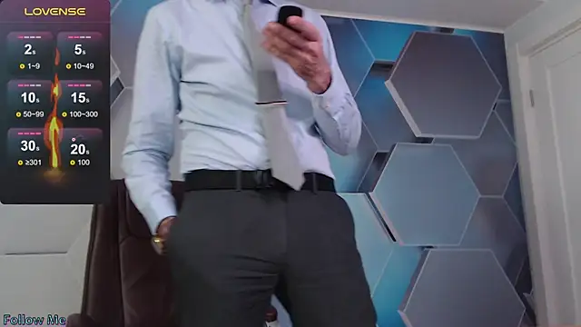 SteveTiger online show from November 24, 1:01 pm