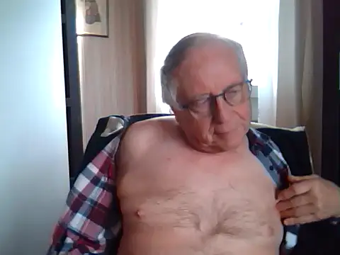 Snapshot of johnjohn622662 chatting on March 12, 9:44 am johnjohn622662 online show from March 12, 9:44 am