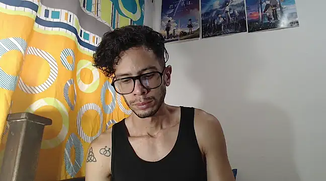 Snapshot of alisterxxx chatting on February 10, 1:33 pm alisterxxx online show from February 10, 1:33 pm