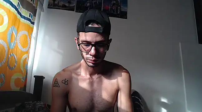 Snapshot of alisterxxx chatting on February 9, 12:30 pm alisterxxx online show from February 9, 12:30 pm