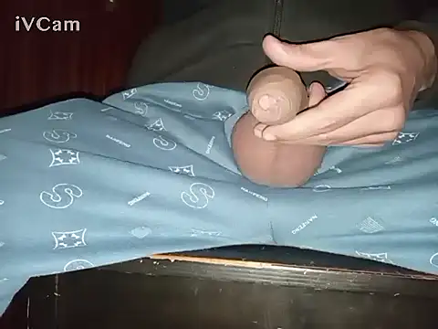 Snapshot of Bigdick666cm chatting on December 10, 5:33 pm Bigdick666cm online show from December 10, 5:33 pm