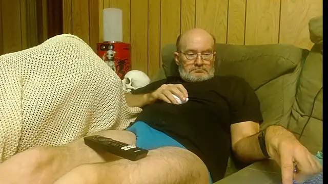 Snapshot of snickers1 chatting on October 5, 5:22 am snickers1 online show from October 5, 5:22 am