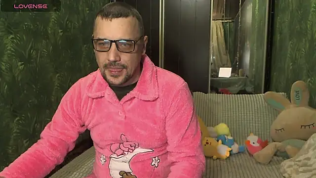 Snapshot of DanielOhCool chatting on January 17, 1:46 pm DanielOhCool online show from January 17, 1:46 pm