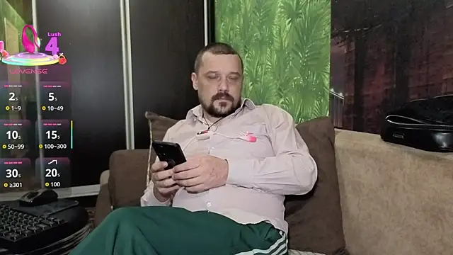 Snapshot of DanielOhCool chatting on October 10, 1:05 pm DanielOhCool online show from October 10, 1:05 pm