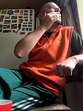 Snapshot of DanielOhCool chatting on September 20, 8:36 am DanielOhCool online show from September 20, 8:36 am