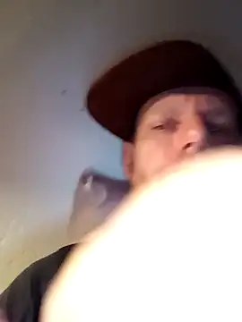 Kw8585kw online show from March 1, 8:19 pm