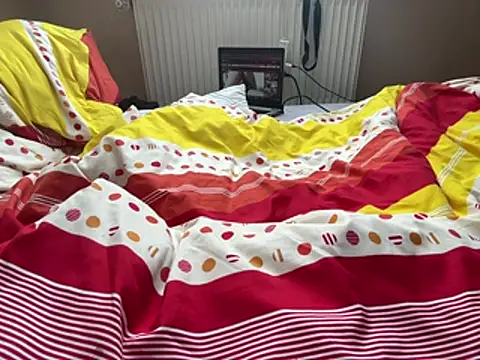 Chris-LE91 online show from April 16, 5:40 am