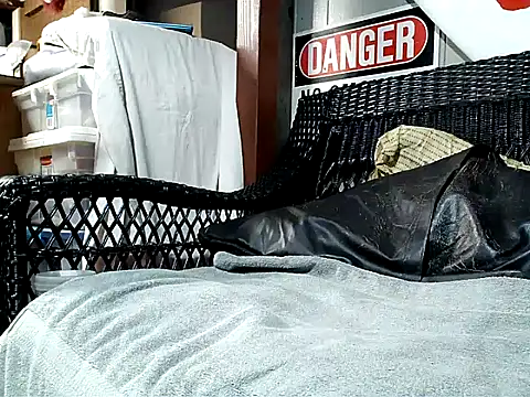 HungHawaiian808xh online show from January 11, 6:11 pm