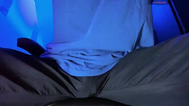 Snapshot of Alex_smith00 chatting on December 14, 1:06 am Alex smith00 online show from December 14, 1:06 am