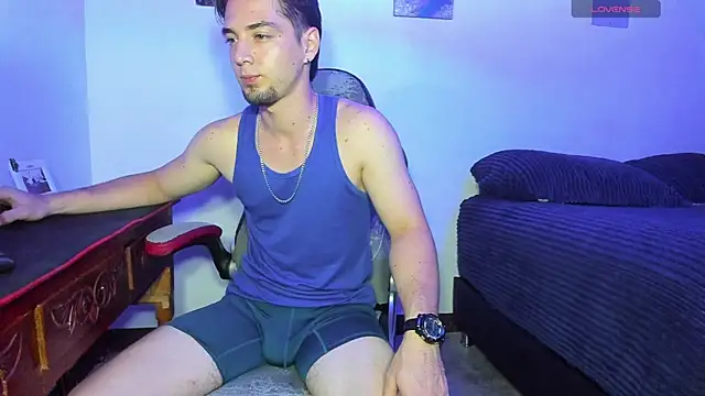 Snapshot of Alex_smith00 chatting on October 29, 2:36 am Alex smith00 online show from October 29, 2:36 am