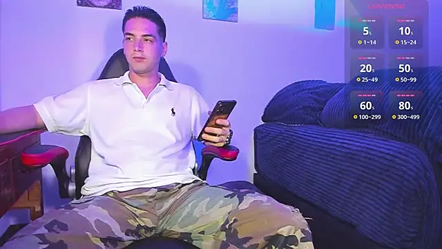 Snapshot of Alex_smith00 chatting on December 8, 11:40 pm Alex smith00 online show from December 8, 11:40 pm