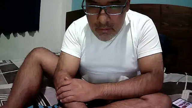 Snapshot of PhillDrake11 chatting on September 23, 2:22 am PhillDrake11 online show from September 23, 2:22 am