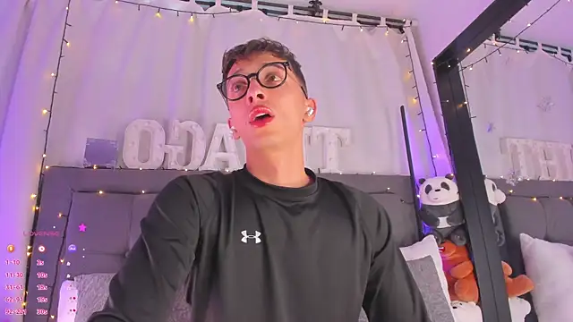 Thiago jones online show from March 3, 8:50 pm