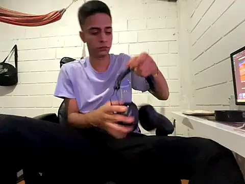 Max TheHorseDick online show from December 16, 1:56 am