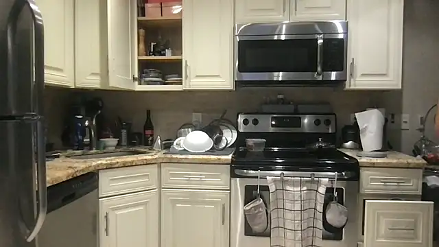 BigGuyMuscle online show from February 24, 10:14 pm