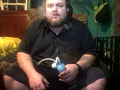 Snapshot of fatdickdaddy448 chatting on December 9, 10:43 am fatdickdaddy448 online show from December 9, 10:43 am