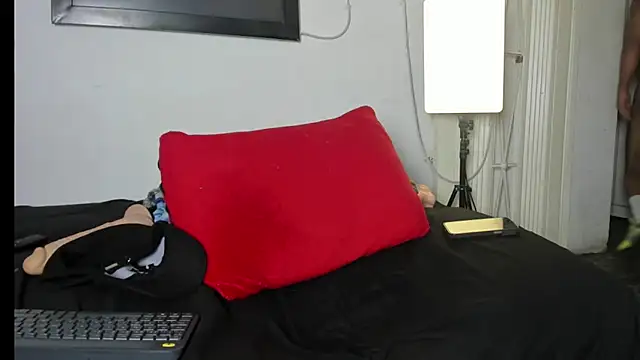 sweatyhairypig23 online show from July 31, 10:04 am