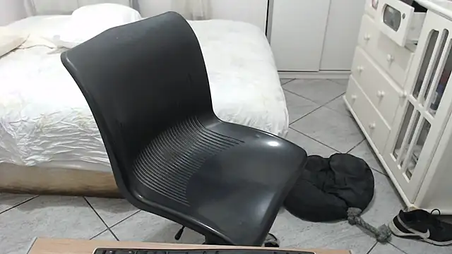 MysterBearMG online show from December 3, 12:27 am