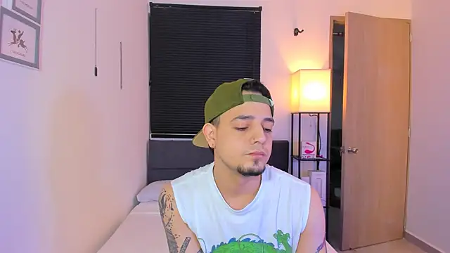 alejandro calderon1 online show from April 22, 5:57 am