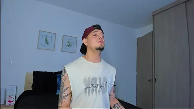 alejandro calderon1 online show from December 17, 3:58 am