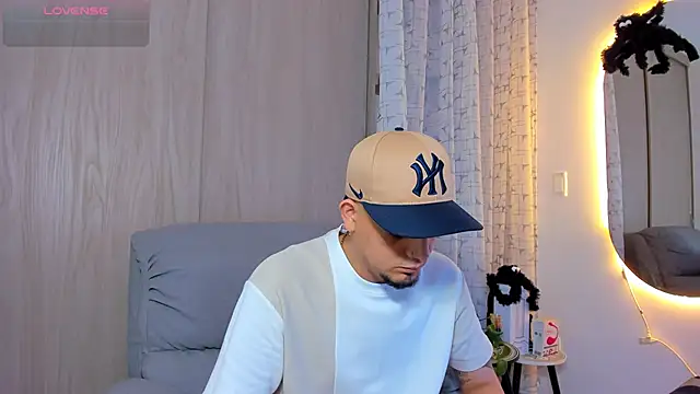 alejandro calderon1 online show from October 26, 4:58 am