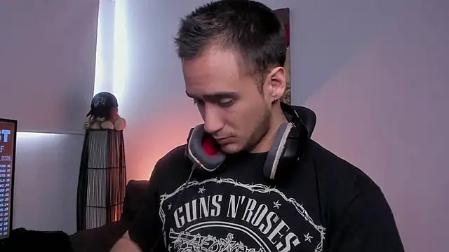 Snapshot of AlexRivera6 chatting on February 3, 8:35 pm AlexRivera6 online show from February 3, 8:35 pm